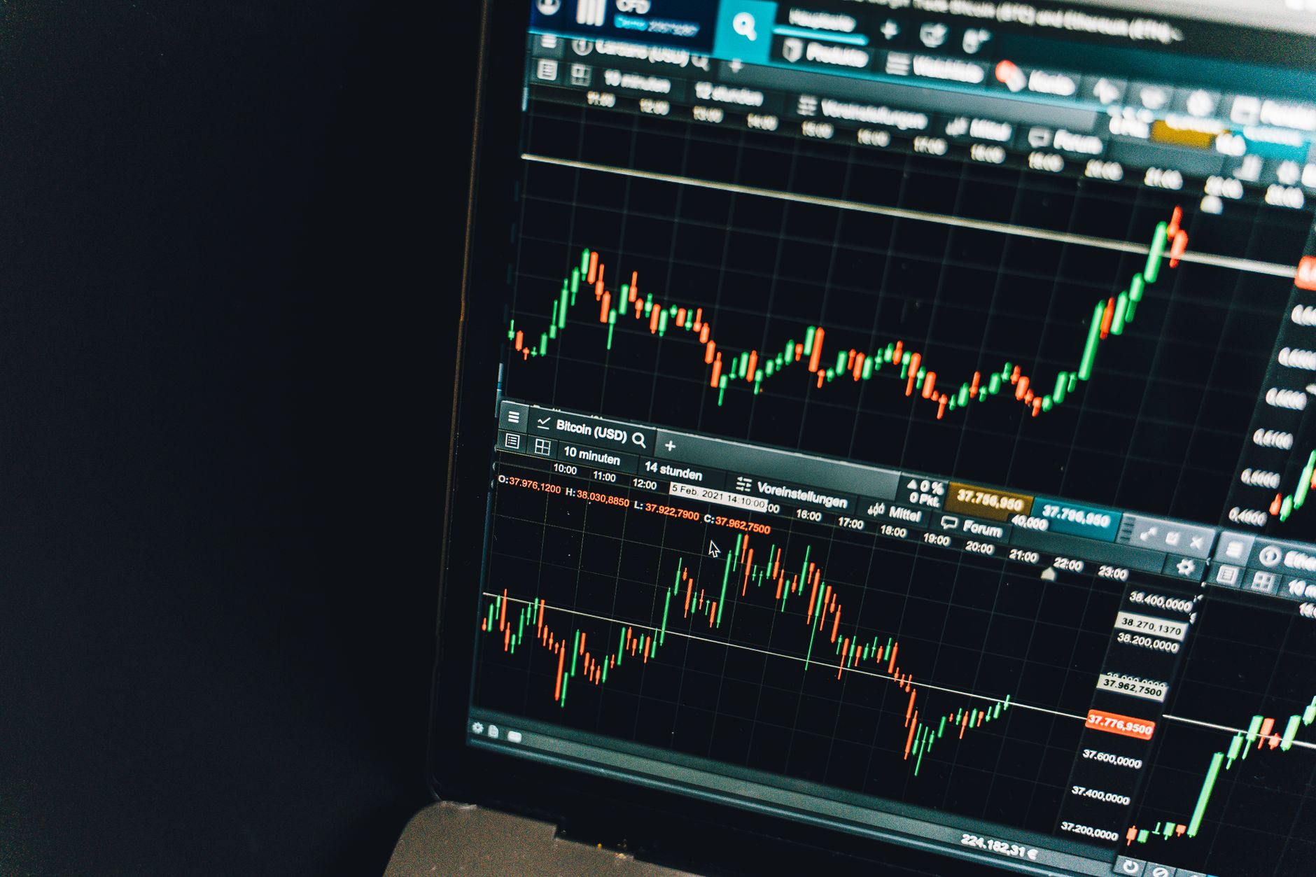 Bitcoin ETF vs MicroStrategy: Which Crypto Investment is Better?