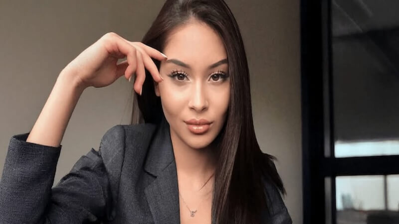 Ezgi Alınca’dan “Vagon Vagon İstanbul”: Şehir Raylara Yazıldı, Kalbe Girdi